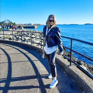 Meet your Posher, Alexi